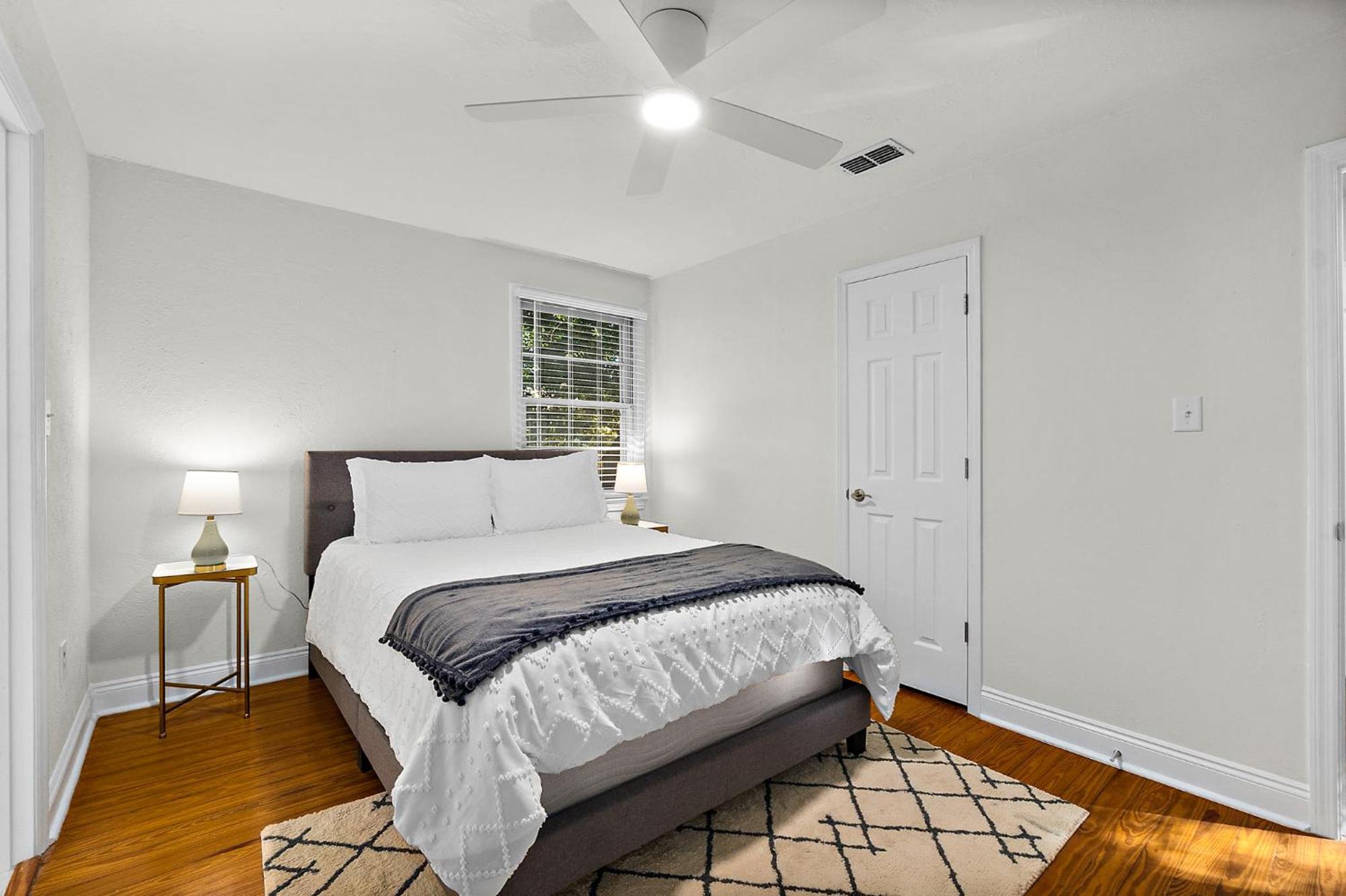 Private Uptown Flat - Walk To Nights Of Lights! Apartamento *