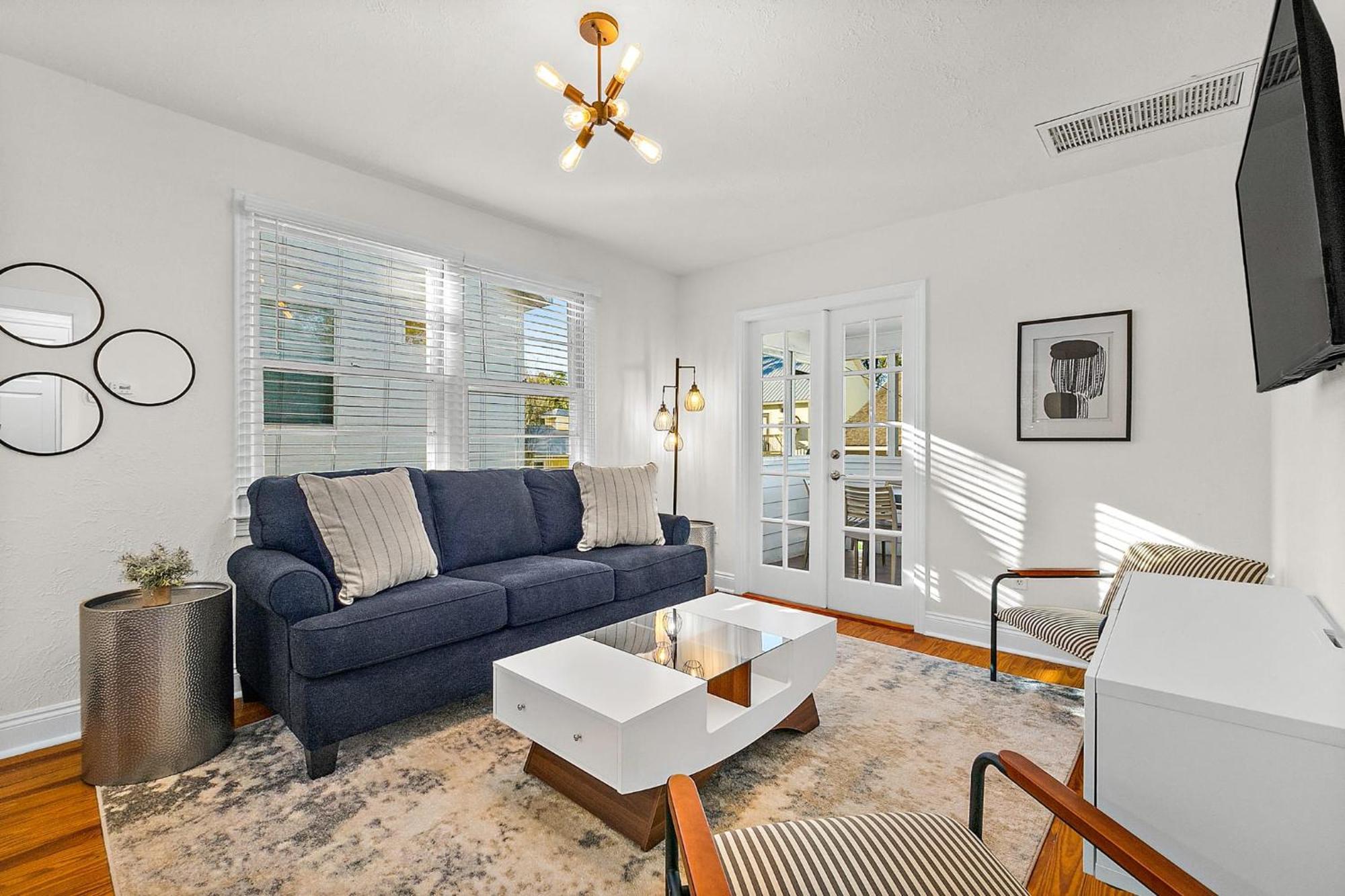 Private Uptown Flat - Walk To Nights Of Lights! Apartamento *
