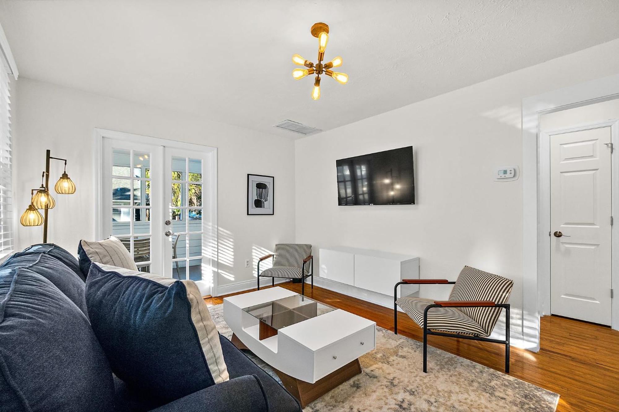 Private Uptown Flat - Walk To Nights Of Lights! Appartement St. Augustine