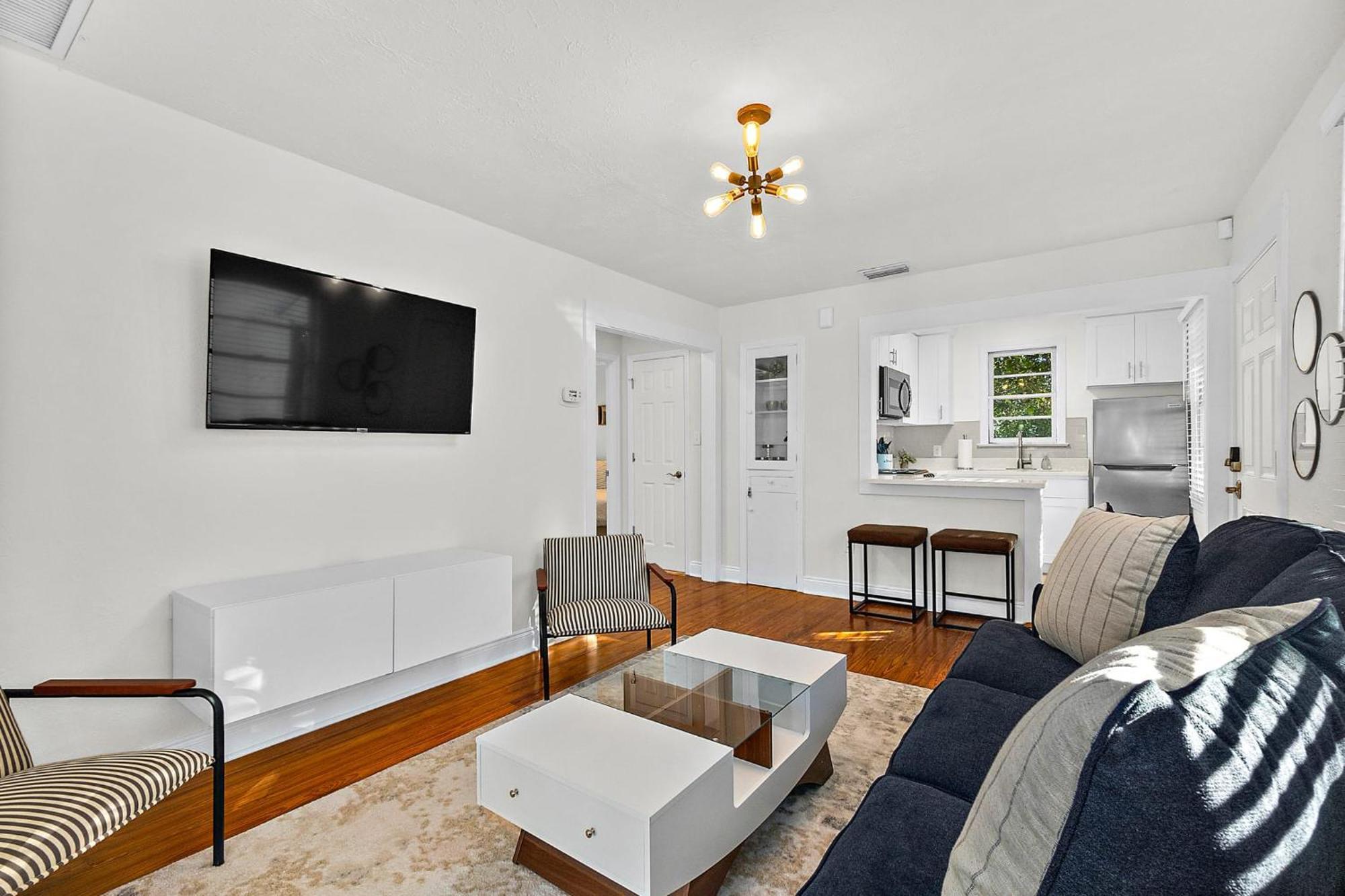 Appartement Private Uptown Flat - Walk To Nights Of Lights!